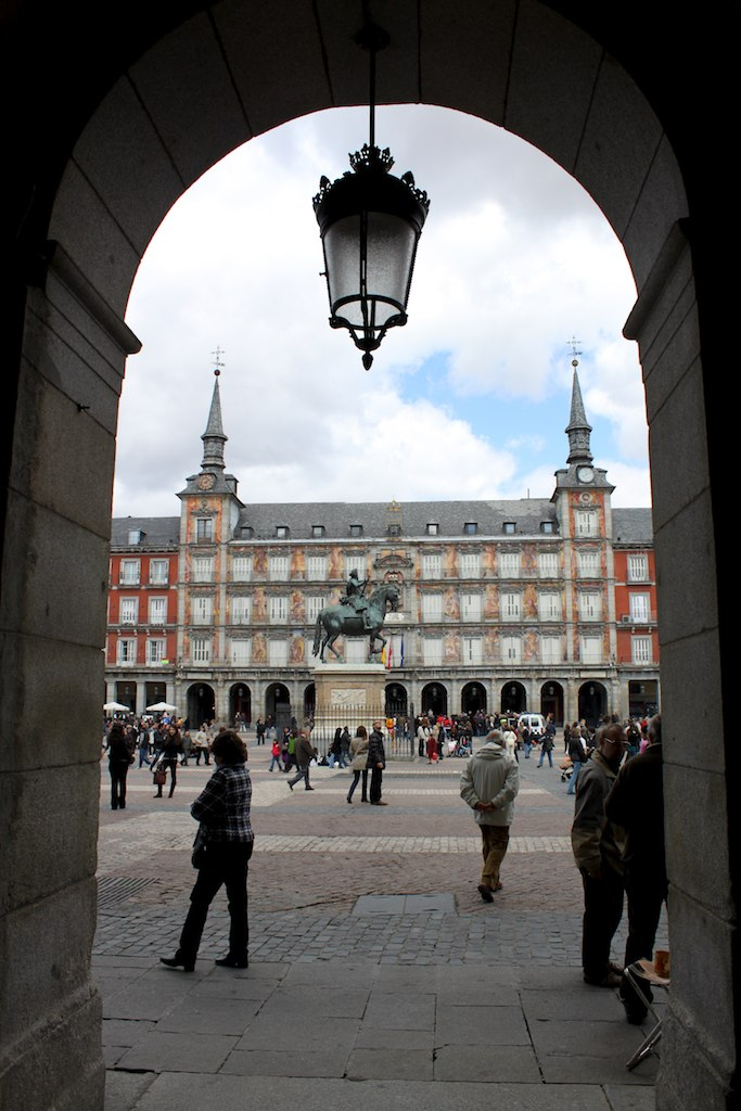 Madrid, Plaza Mayor, árkádok, Spanyolország